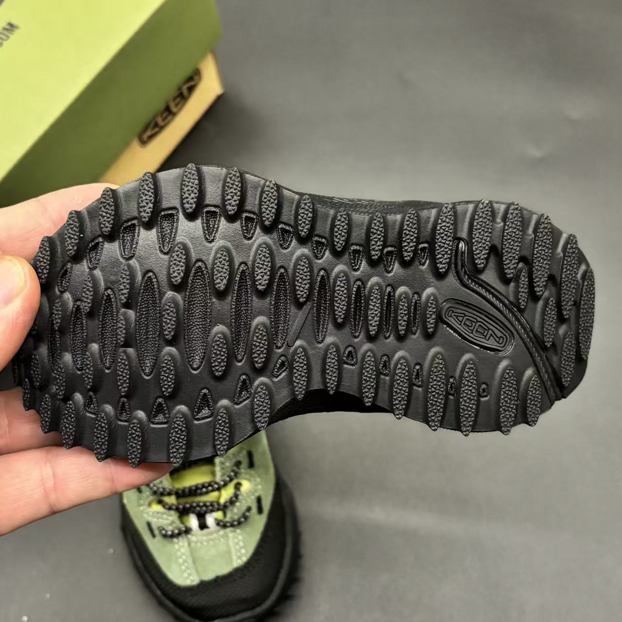 Children's shoes child